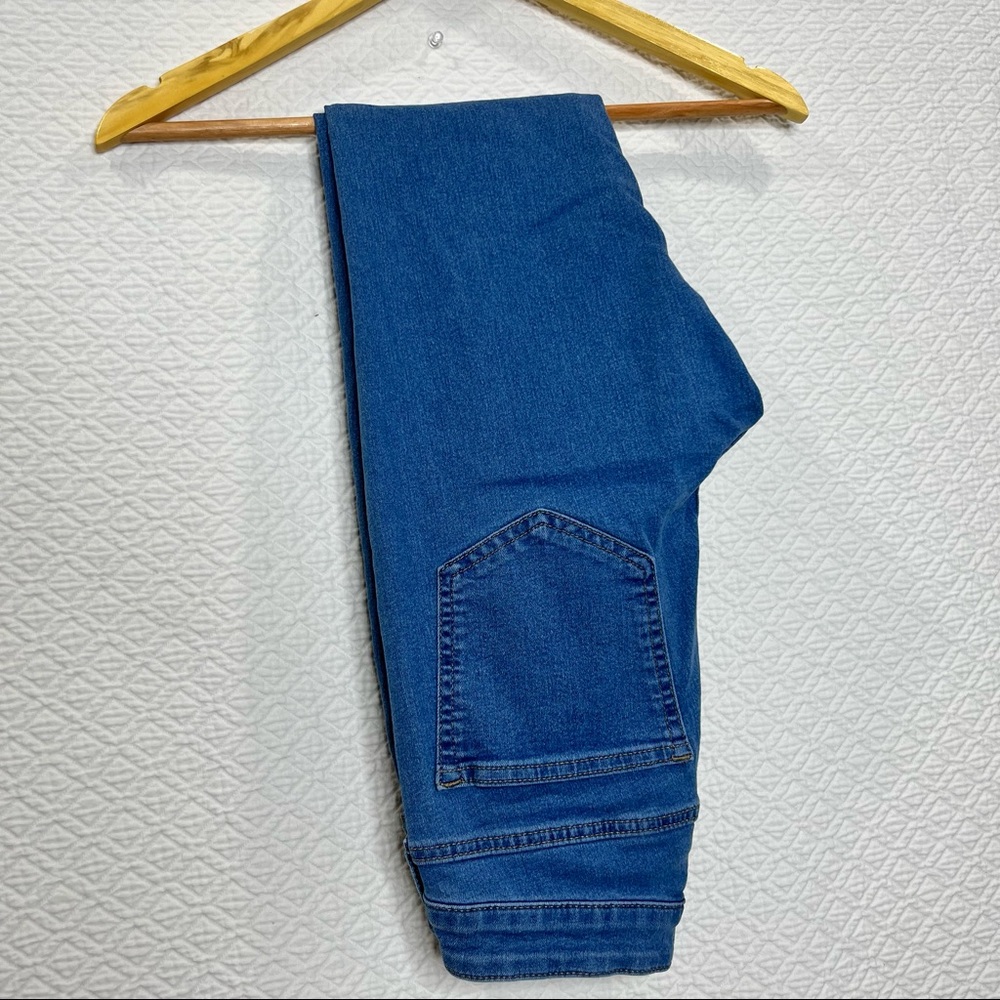 H&M Light Blue Skinny Jeans, Size 4